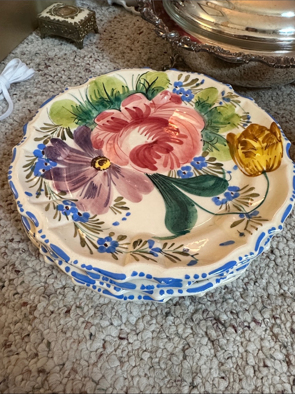 Italian Renaissance Revival majolica plates featuring the famous Nove Rose